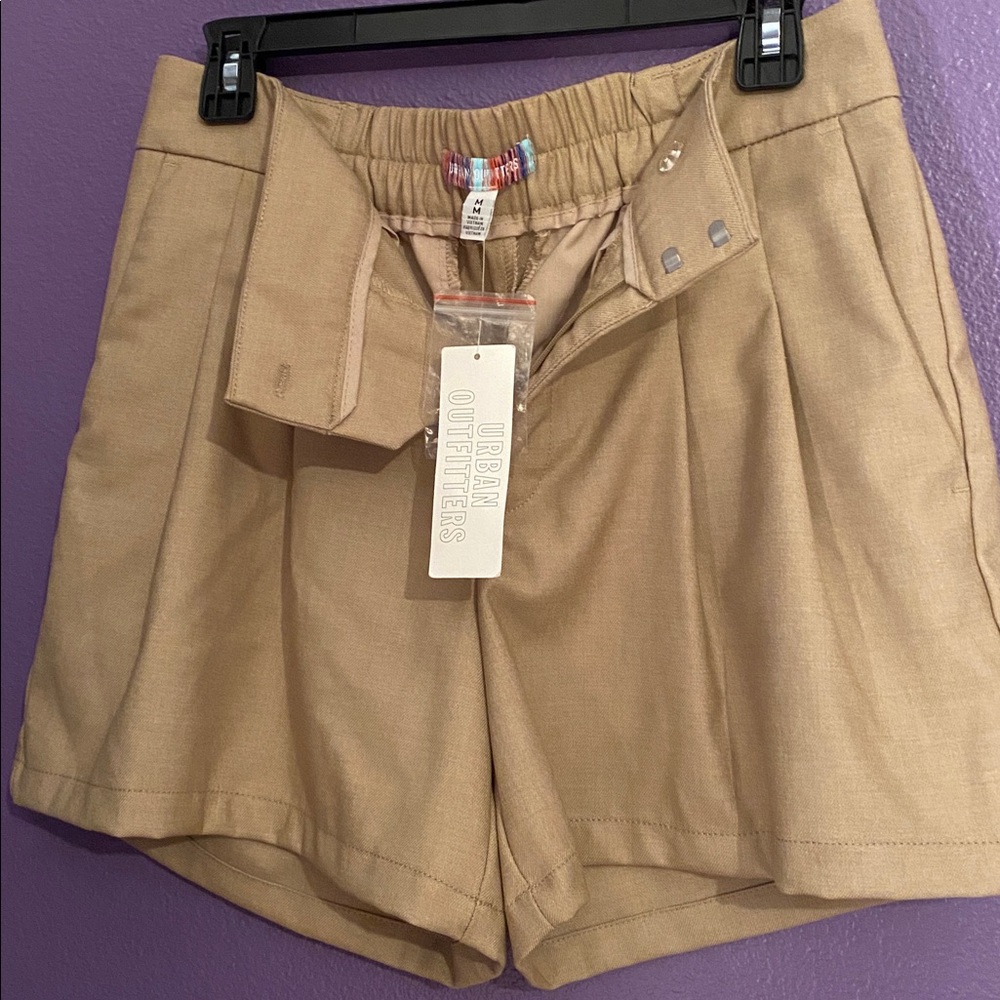 Urban Outfitters Kennedy Khaki Pleated Shorts - Picture 2 of 10